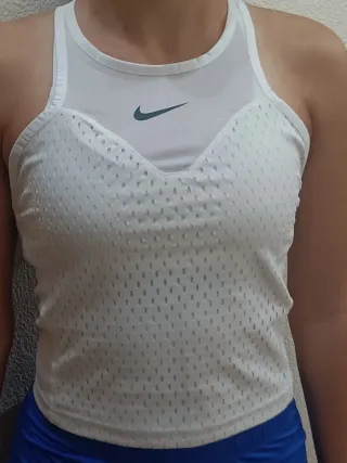 Top deportivo Nike blanco mujer