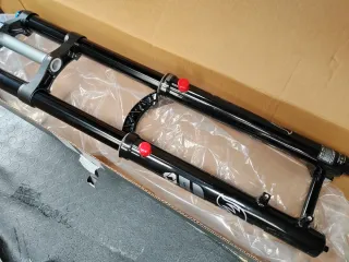 Suspensão Fox 40 Performance 29