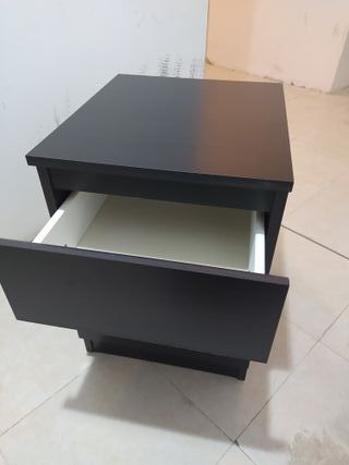 Mesilla de noche de dos cajones. Modelo Malm Ikea.