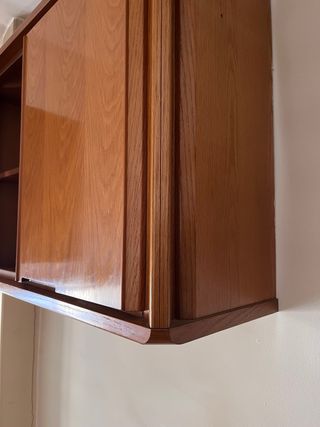 Armario de madera colgante