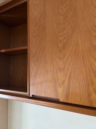 Armario de madera colgante
