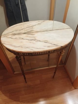 Mesa de entrada mármol y metal dorada