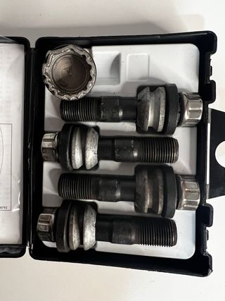 Tornillos antirrobo / seguridad mercedes benz