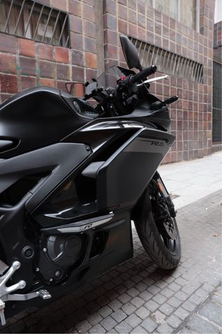 Yamaha R3 2025 - 1600km