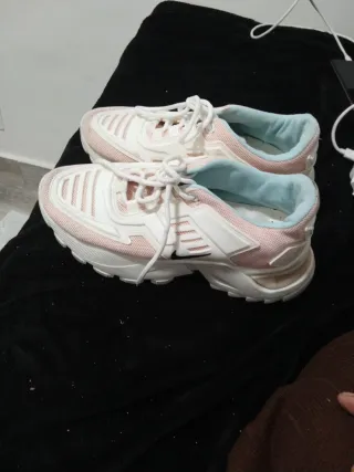 Deportivas Nike rosas y blancas talla 38