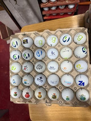 30 Bolas de golf con logos variados