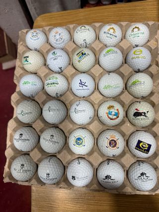 30 Bolas de golf con logos variados