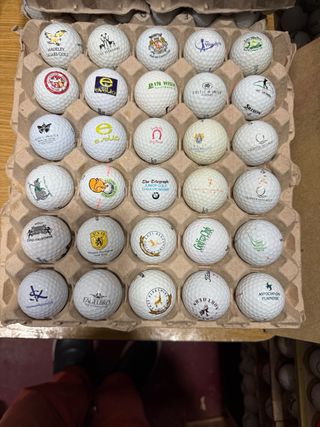 30 Bolas de golf con logos variados
