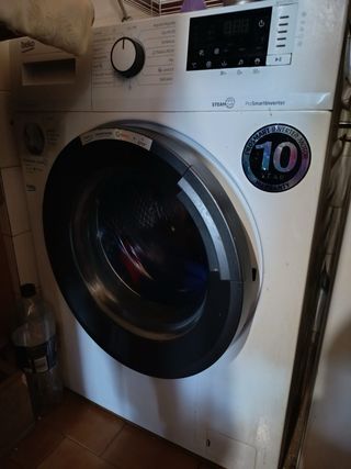 Lavadora blanca con carga frontal