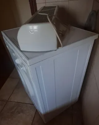 Lavadora Corbero Suprema, y calefactor.