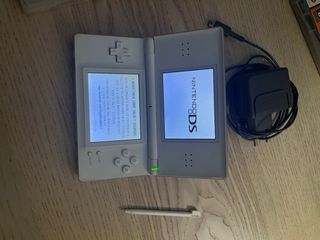 Nintendo DS Blanca + 4 Juegos