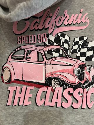 Sudadera gris con estampado de coche vintage