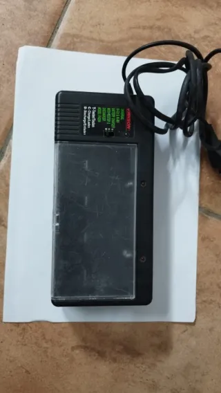 Caricabatterie Vanson Universale AAA CD 9V NiMH