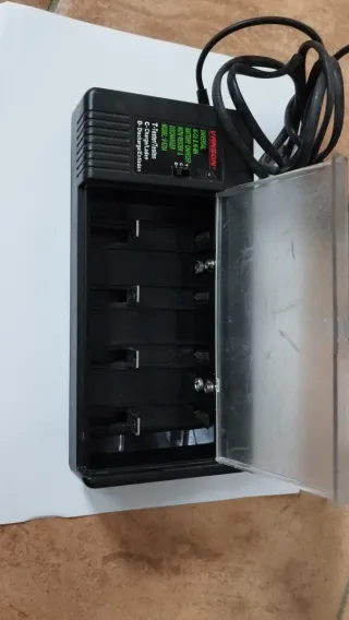 Caricabatterie Vanson Universale AAA CD 9V NiMH