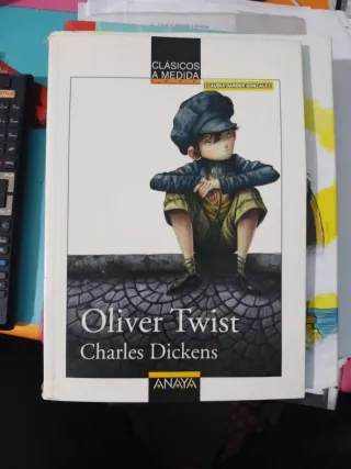 Oliver Twist (Clásicos a medida) (Spanish Edition)