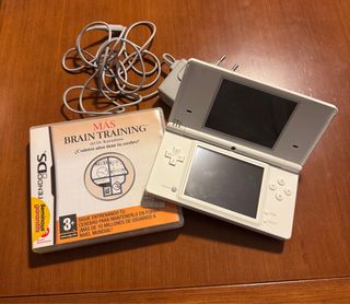 Nintendo DS Blanca + Cargador + Juego Brain Traini