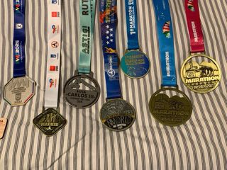 Lote de 15 medallas de maratón y media maratón