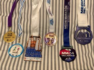 Lote de 15 medallas de maratón y media maratón