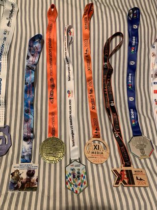 Lote de 15 medallas de maratón y media maratón