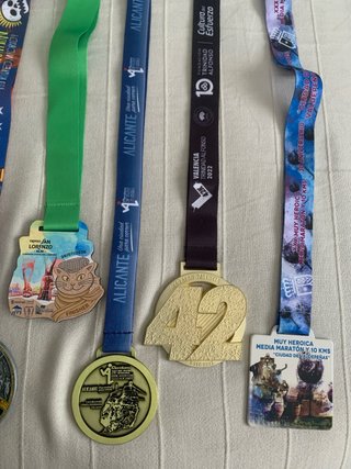 Lote medallas de maratón y media maraton