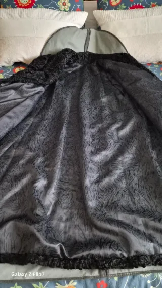 Abrigo de Astracán Negro