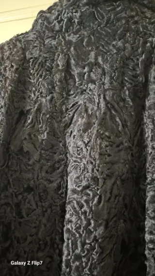 Abrigo de Astracán Negro