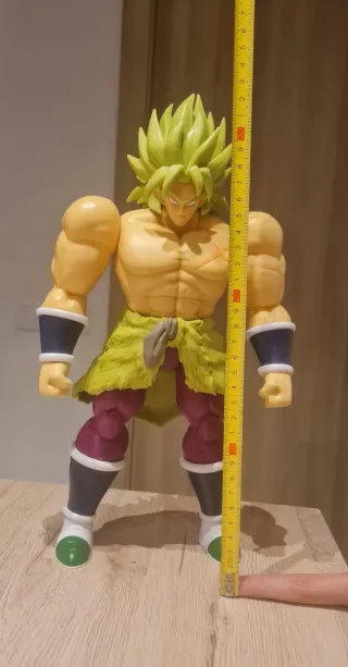 Figura Broly Super Saiyan muy buen estado