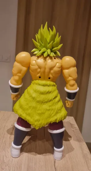 Figura Broly Super Saiyan muy buen estado