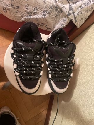Zapatillas Bershka negras y blancas
