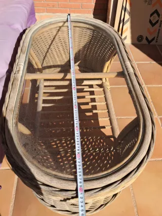 Conjunto de sofá y mesa de mimbre