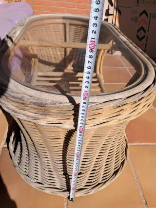 Conjunto de sofá y mesa de mimbre