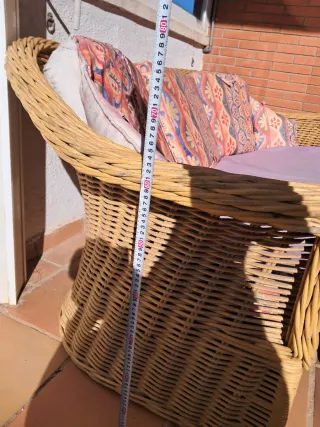 Conjunto de sofá y mesa de mimbre