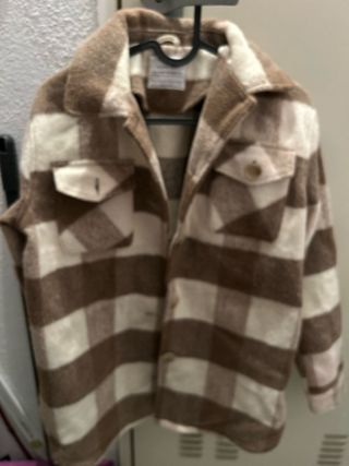 Casaco xadrez castanho e branco