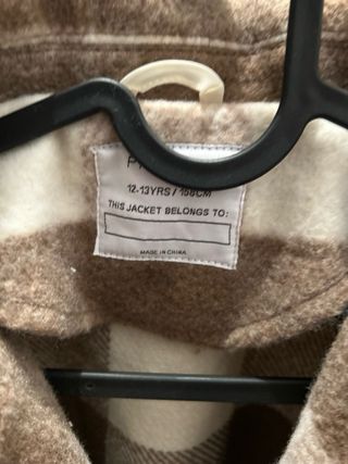 Casaco xadrez castanho e branco