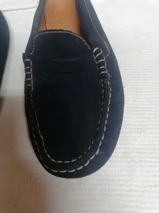 Sapatos azuis de camurça