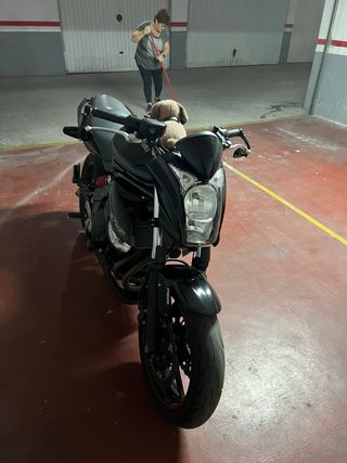 Kawasaki Er-6n 2300€