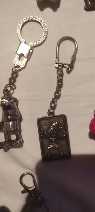 Llaveros personajes famosos vintage, 16 unidades