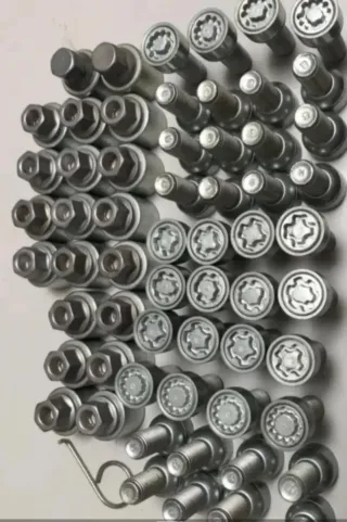 Se vende tornillos antirrobo VW GOLF MK7 AUDI SEAT