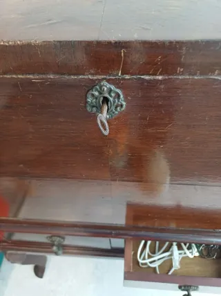 Mueble antiguo de madera