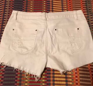 Shorts blancos DORADO JEANS “rotos”