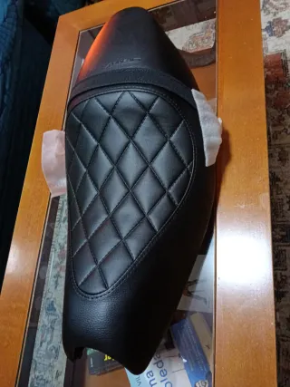 Asiento Hyosung GV 125 S Bobber Negro GrandVoyage