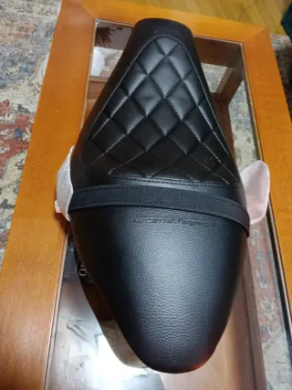 Asiento Hyosung GV 125 S Bobber Negro GrandVoyage