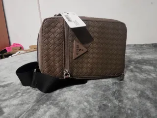 Bolso Crossbody Guess Trenzado Marrón