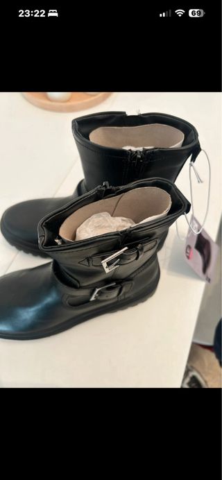 Botas negras con hebilla talla 38