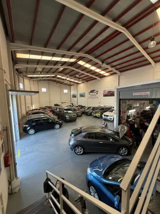 Alquiler de taller mecánico,con licencia de taller