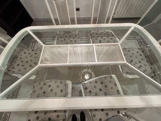 Tavolo con piano in cristallo