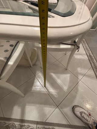 Tavolo con piano in cristallo