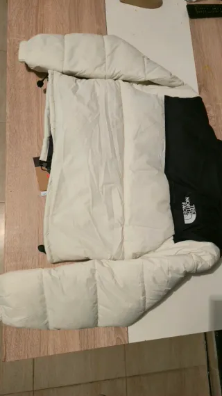 The North Face Chaqueta Negra y Blanca