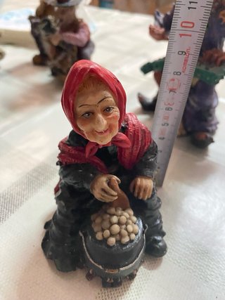 Figuras de brujas y hadas