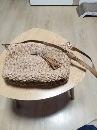 Bolso de rafia beige con flecos